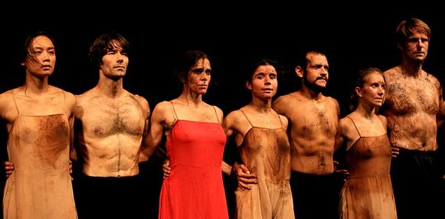 Le Sacre du Printemps (Pina Bausch Tanztheater Wuppertal). Foto: Wiki Commons.