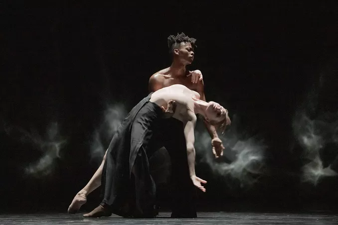 The National Ballet of Canada: Hannah Galway, Siphesihle November. Angels Atlas. Foto: Karolina Kuras.